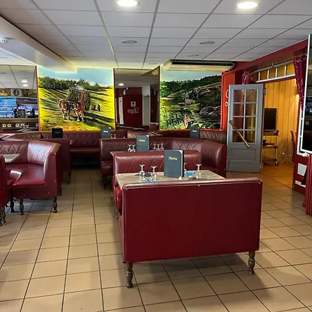 호텔 Logis Restaurant Des Voyageurs 2*